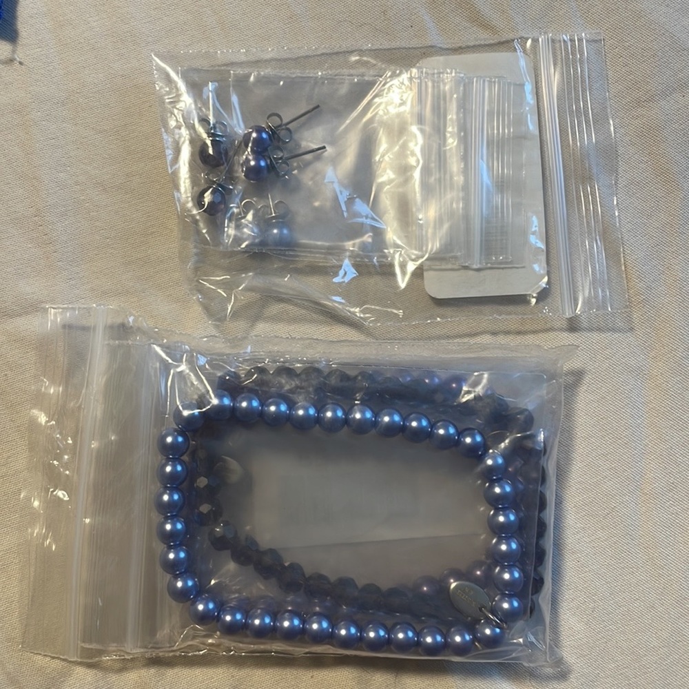 Tocara Mauve Earrings and Bracelet Set | C$100